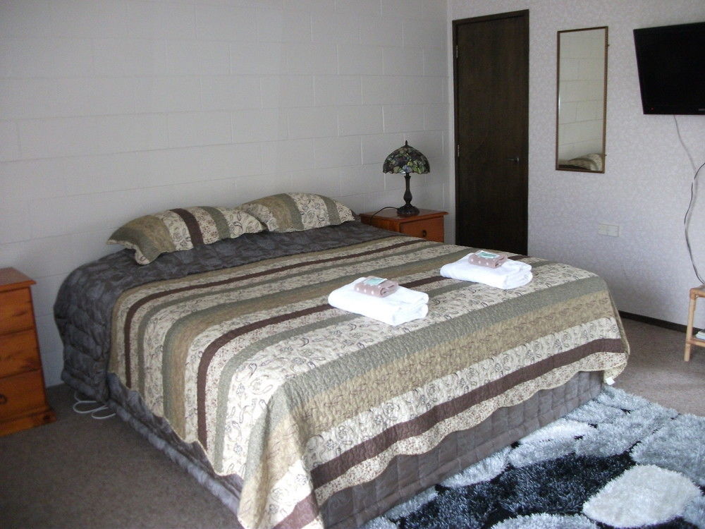 Kelly'S Riverside Motel Таумарунуі Екстер'єр фото