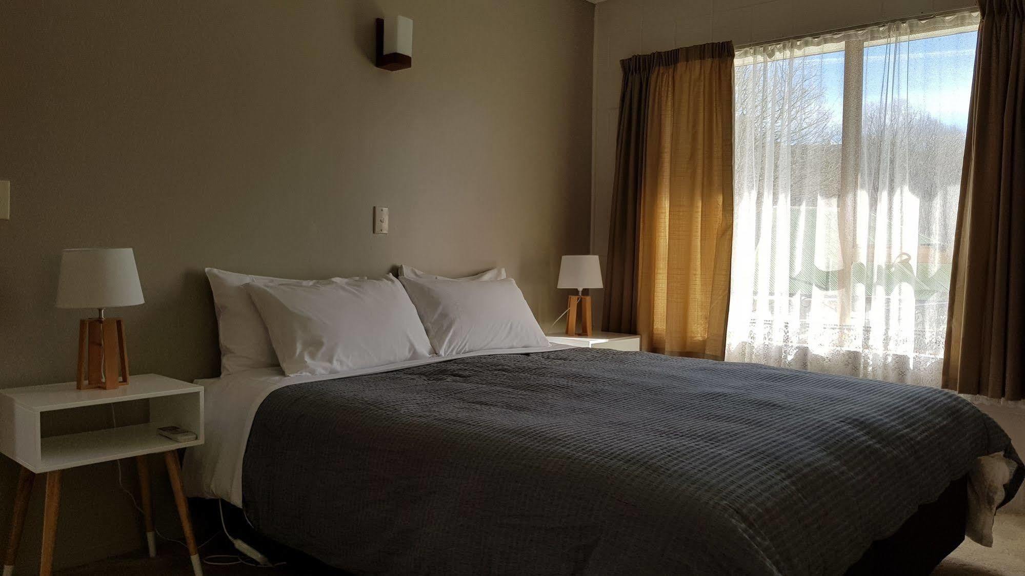 Kelly'S Riverside Motel Таумарунуі Екстер'єр фото