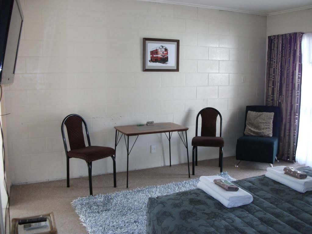 Kelly'S Riverside Motel Таумарунуі Екстер'єр фото